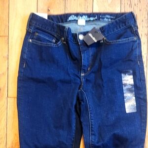 Women's Eddie Bauer boot cut curvy jeans. Size 8.